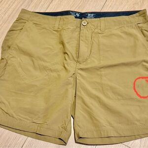 Mountain Hardwear Men's Khaki Flat Front Shorts